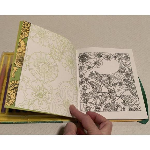 COLOR ME HAPPY Coloring Kit (70 Templates, 9 Artist Markers, Band Closure) - Picture 8 of 12